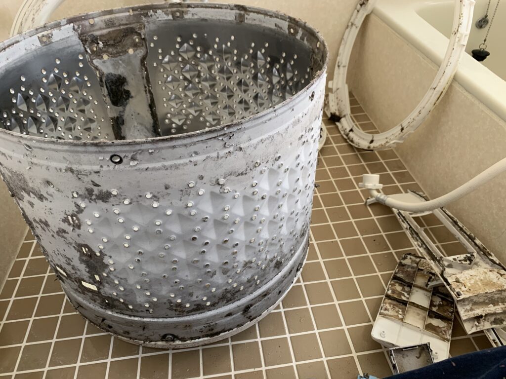 洗濯槽にこびり付く金属石鹸、石鹸カス